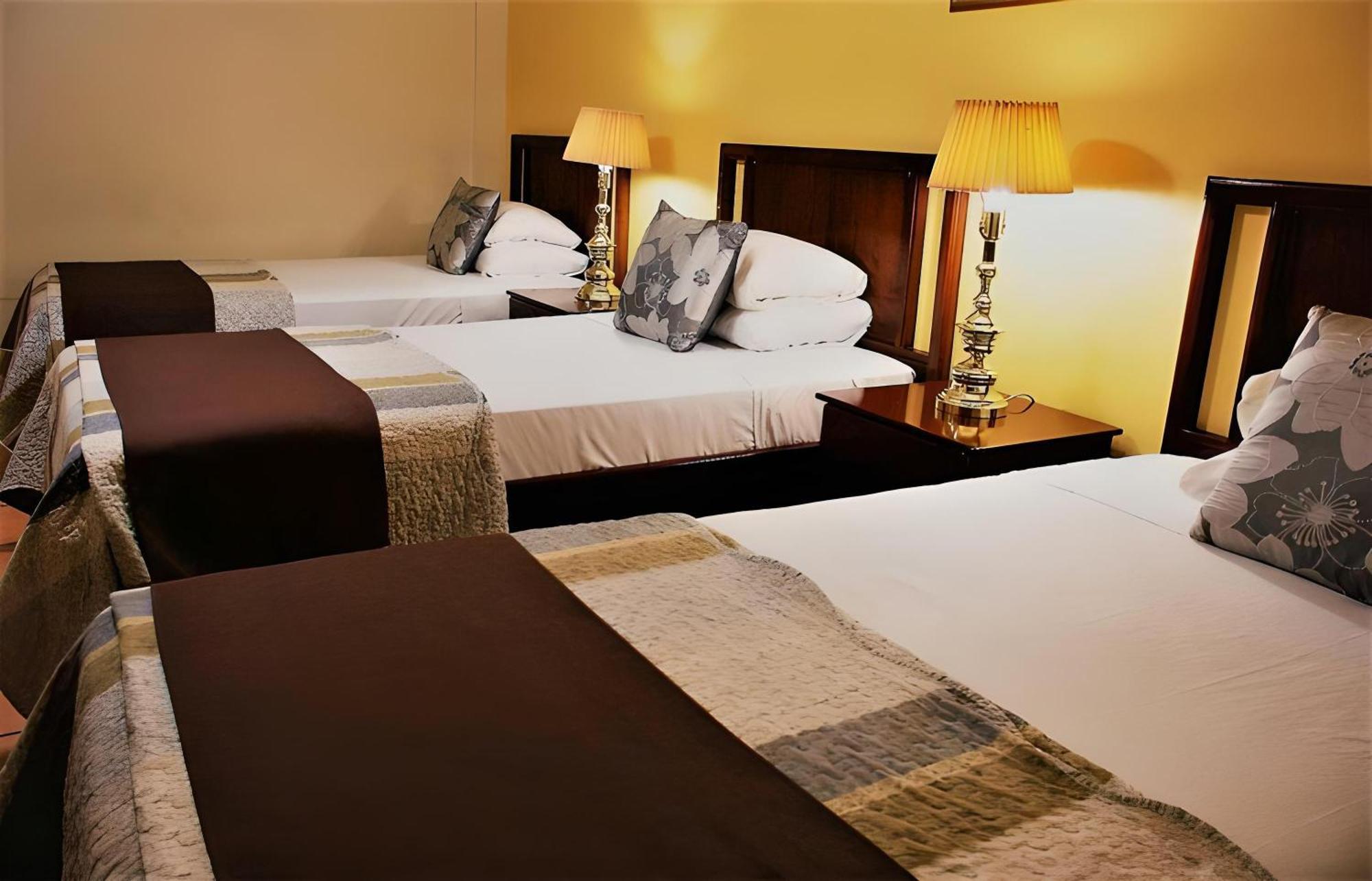 Hotel Puerta Del Sol - San Jose Airport Bagian luar foto