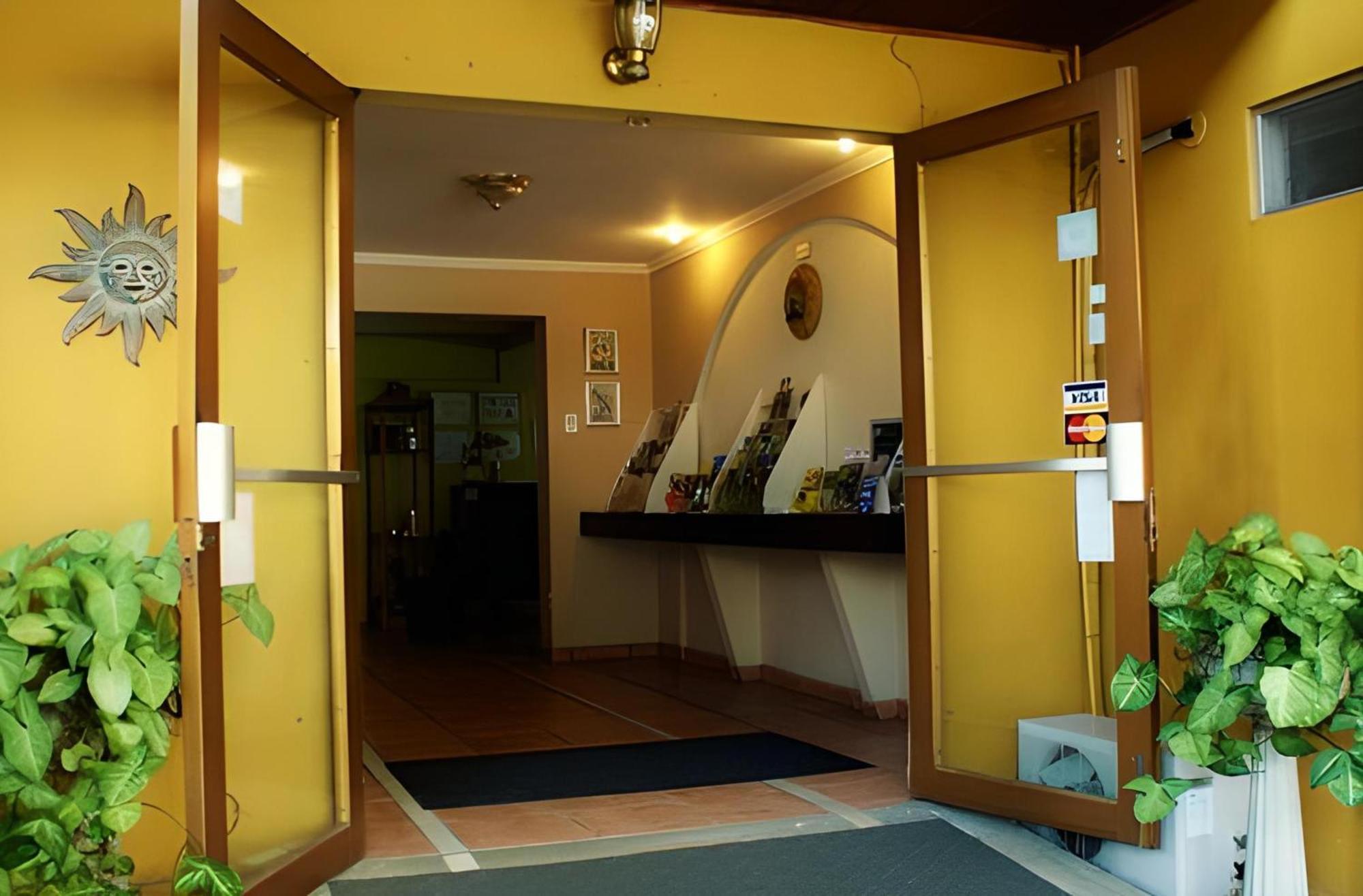 Hotel Puerta Del Sol - San Jose Airport Bagian luar foto