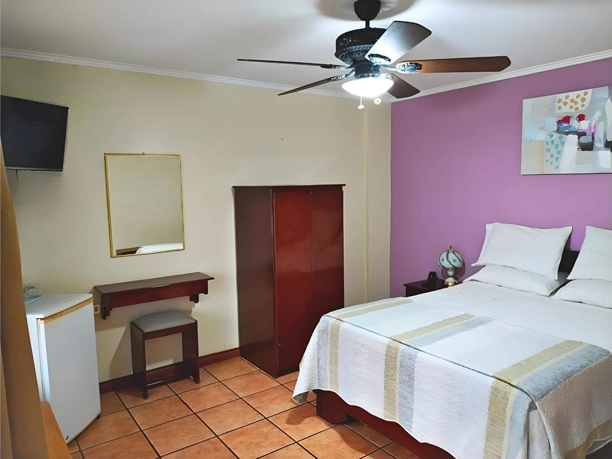 Hotel Puerta Del Sol - San Jose Airport Bagian luar foto